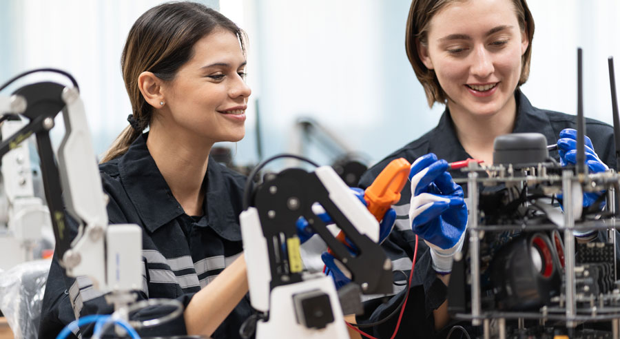 Immer mehr Frauen entscheiden sich f&uuml;r ein MINT-Studium