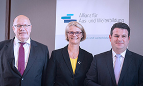 von rechts nach links: Peter Altmaier, Bundeswirtschaftsminister. Anja Karliczek, Bundesbildungsministerin. Hubertus Heil, Bundesarbeitsminister
