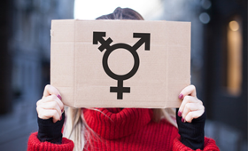 Transgender-Symbol auf Pappkarton