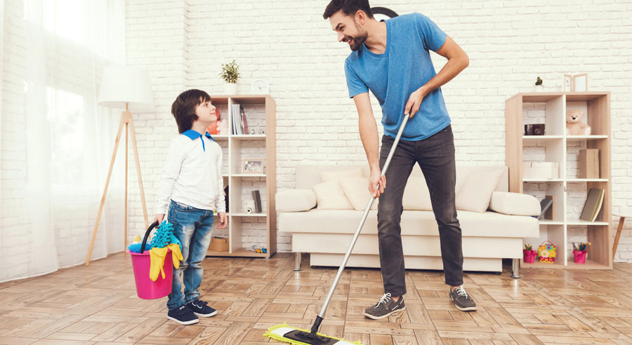 Hausarbeit von Vätern fördert klischeefreie Entwicklung von Kindern